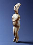 Ειδώλιο γυναικείας μορφής κανονικού τύπου (παραλλαγή Σπεδού) μάρμαρο Πρωτοκυκλαδική ΙΙ περίοδος - φάση Σύρου 2800-2300 π.χ. Ύ.: 15,2 εκ. / Πλ.(μεγ.): 4,8 εκ.
