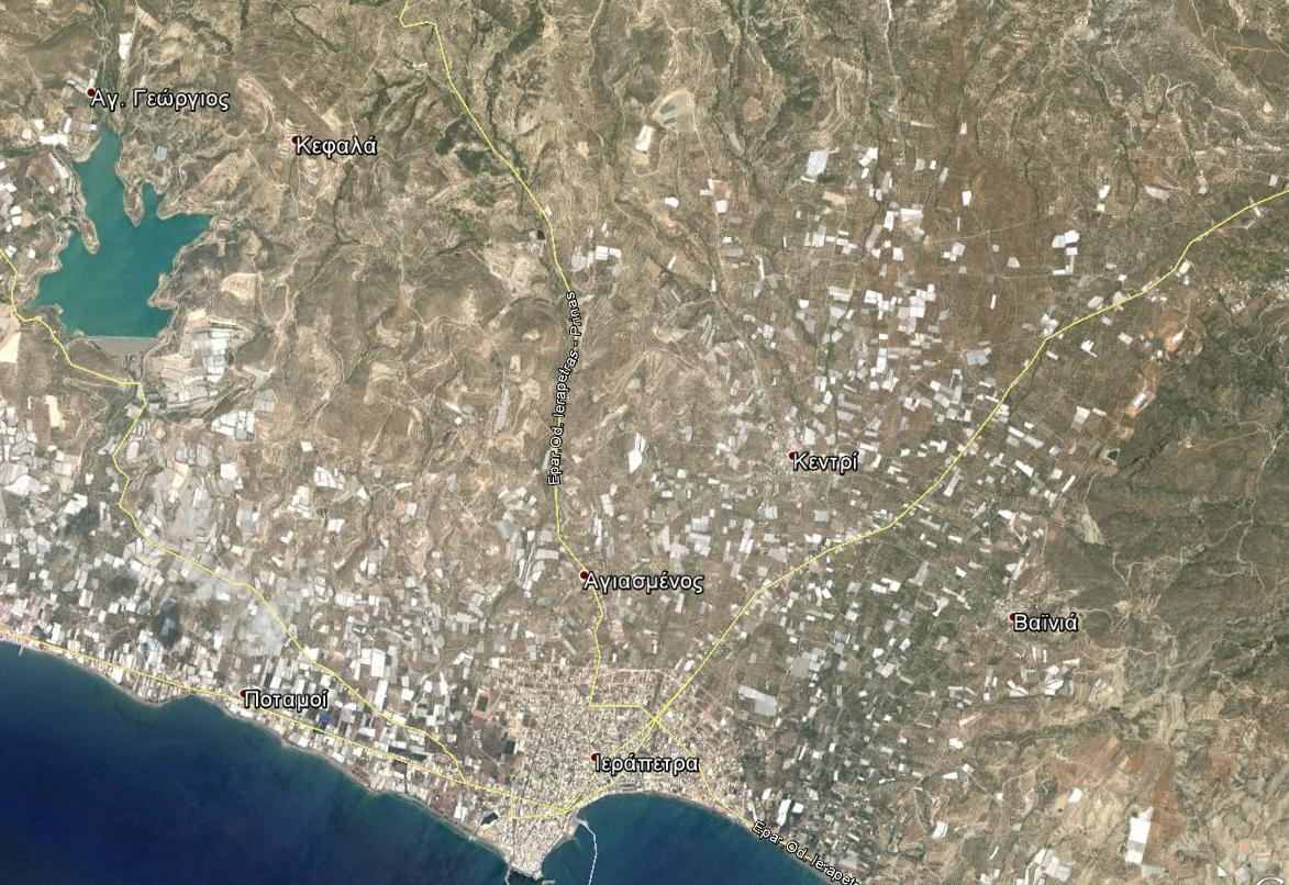Οι αποςτάςεισ τθσ κζςθσ από τουσ γφρω οικιςμοφσ ζχουν ωσ εξισ: 3,5 km βόρεια-βορειοανατολικά του οικιςμοφ Ιεράπετρα 1,5 km νοτιοανατολικά του οικιςμοφ Κεφάλα 2,3 km νότια του οικιςμοφ Μακρυλιά 2,4 km