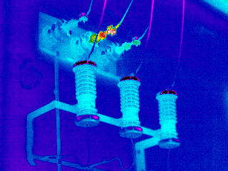 mjesta, povećava se i ukupno vrijeme rada, odnosno proizvodnje. Ispitivanje električne opreme najčešće ukazuje na probleme uzrokovane odnosima struje i napona.