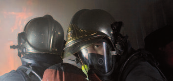 chrániace proti padajúcim predmetom.