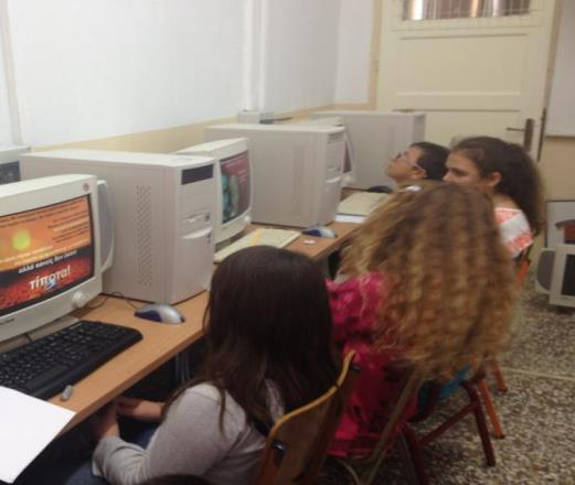 Στο τέλος έγινε η ακρόαση του τραγουδιού «της Άρνης το νερό». 9η & 10η διδακτική ώρα Οι μαθητές παρακολούθησαν δύο βίντεο. Το ένα «Νερό να πίνεις τη σωστή ώρα» και «Νερό - Γράμμα από το 2070».