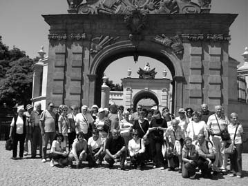 8 Izleti I ove godine u suradnji sa agencijom Mediaturist iz Zagreba organizirali smo viπednevni meappleunarodni izlet u kojem smo obiπli nekoliko zemalja i to slijedeêim redoslijedom: 23.05.
