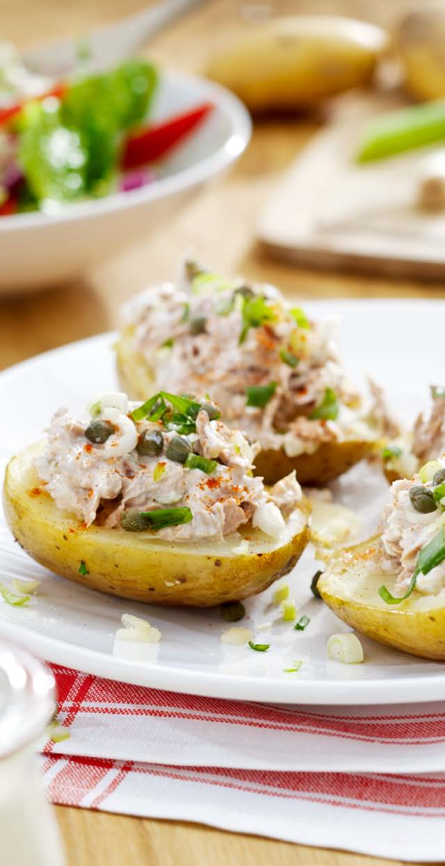 Potatoes & Fries Patates ve Kızartmalar Ψητές και τηγανιτές πατάτες Roast Potatoes with Tuna Ton Balıklı Kızarmış Patates Ψητές πατάτες με τόνο Each portion contains Bir porsiyon şunları içerir Κάθε