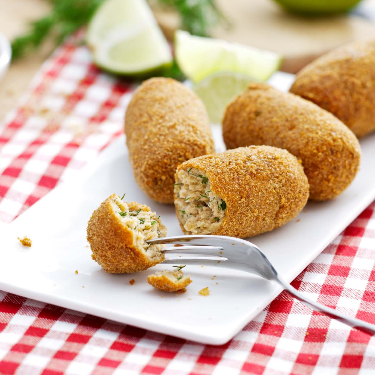 Fingerfood Salmon Croquettes Ordövrler Ορεκτικά Appetizer - 8 por tions 10 minutes + 7 minutes airfr yer 1 tin of red salmon (approx.