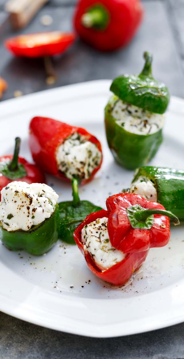 Mini Peppers with Goat Cheese Keçi Peynirli Küçük Biberler Μίνι πιπεριές με κατσικίσιο τυρί Fingerfood Ordövrler Ορεκτικά Each portion contains Bir porsiyon şunları içerir Κάθε μερίδα περιέχει 170