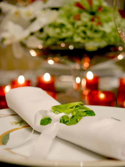 Από τις 13:00 έως τις 17:00 ΧΡΙΣΤΟΥΓΕΝΝA 25 Δεκεμβρίου 2009 ALEXANDER BALLROOM Γεύμα Χριστουγέννων μαζί με τους αγαπημένους σας. Απολαύστε την εορταστική ατμόσφαιρα με ένα πλούσιο γεύμα σε μπουφέ.