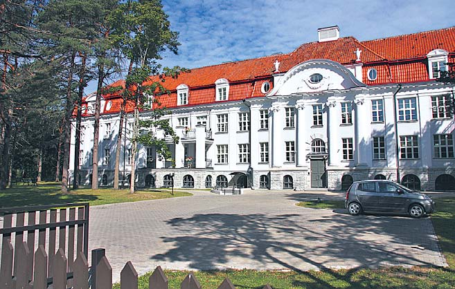 Heinar Jahu eestvedamisel toimuvad Mai 23 asuvates Nõmme noortemaja ruumides igal nädalal kabetrennid ning Nõmme kabeklubi tähistab järgmisel aastal 20. sünnipäeva.