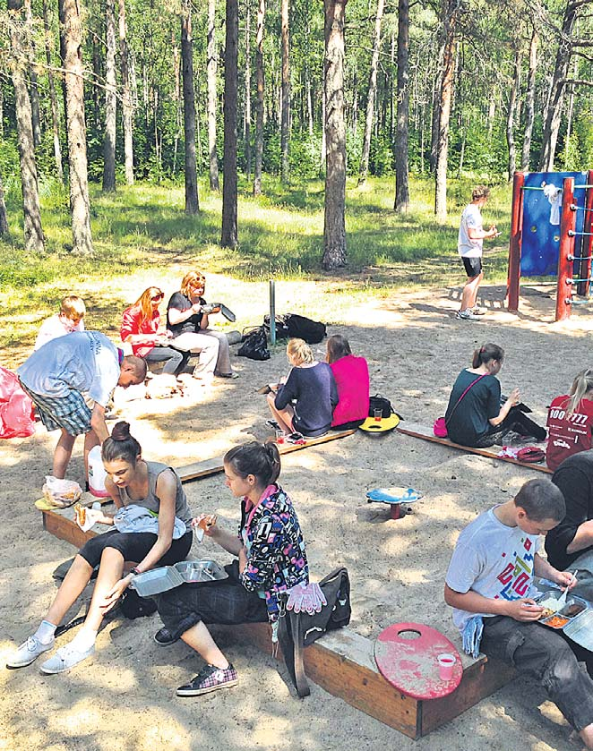 asuva metsatuka (tulevane puhkeala), koristati ka metsaalused KÜ Risti 2 tagant ja Vanaka nõlvadelt, Malev on aga noorte jaoks koht, kus sõpru leida ja veidi taskuraha teenida.