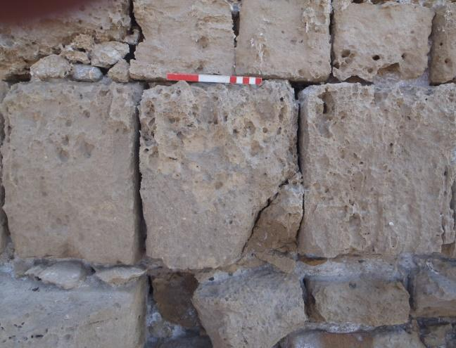 Εικ. 4.1.1β: Μακροσκοπική εικόνα της θέσης λήψεως δείγματος 1. Δείγμα 2 Προέλευση: Κύπρος/Κάστρο Πάφου/Δυτική εξωτερική τοιχοποιία.