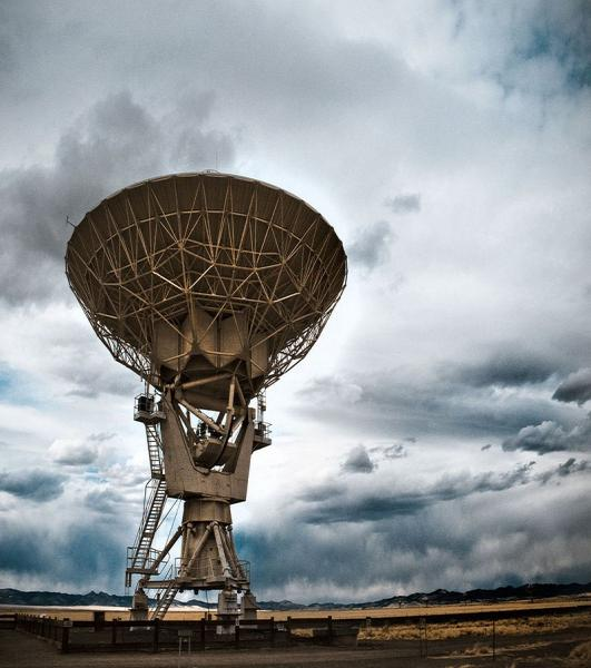 Π.χ. η «Πολύ Μεγάλη Διάταξη» (Very Large Array, VLA) στο Νέο Μεξικό αποτελείται από 27 ραδιοτηλεσκόπια, που δίνουν 351