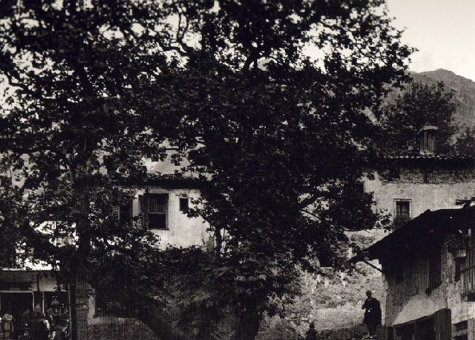 Επανάληψη χωρίς μονοτονία. Γαλήνη. Πεζούλες και ξερολιθιές, σουβάλες, κρήνες, αλώνια, ξωκλήσια, καλντερίμια, πετρογέφυρα.