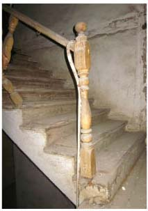 εξώστη (πάνω) και του μεσοπατώματος (κάτω). Εικ.