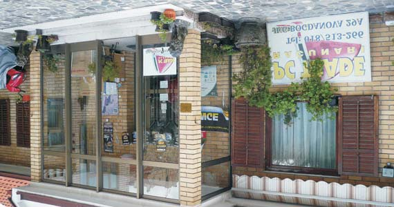 god. Osnovna delatnost je proizvodnja, servis i održavanje računara, instalacija sistemskog S/W kao i intervencije na istom, umreživanje računara i održavanje mreže.