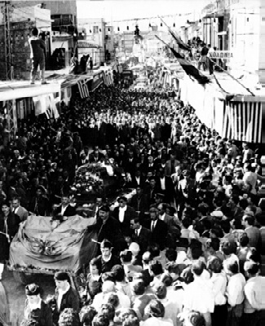 αγανάκτηση της διαδήλωσης. Σε όλη την διαδρομή ως το Μαρτινέγκο είχα την αίσθηση ότι είχε πεθάνει ένας εθνικός ήρωας.