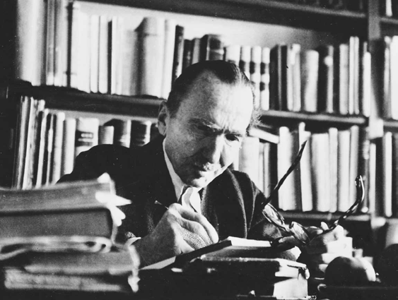 Ποτέ μην αναγνωρίσεις τα σύνορα του ανθρώπου! Να σπας τα σύνορα! Ν αρνιέσαι ό,τι θωρούν τα μάτια σου. Να πεθαίνεις και να λες: Θάνατος δεν υπάρχει! Να σαι ανήσυχος, αφχαρίστητος, απροσάρμοστος πάντα.