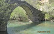 Το γεφύρι του Κατσογιάννη Βρίσκεται ανατολικά του χωριού Σπήλαιο στα Γρεβενά. Γεφυρώνει τον Βελόνια, παραπόταμο του Βενέτικου ποταμού, και χτίστηκε περίπου στα 1800.