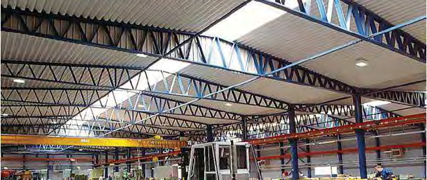 Manual montaj profile autoportante Descarcarea si manipularea produselor Descarcati panourile de tabla profilata din camion pe o suprafata plana.