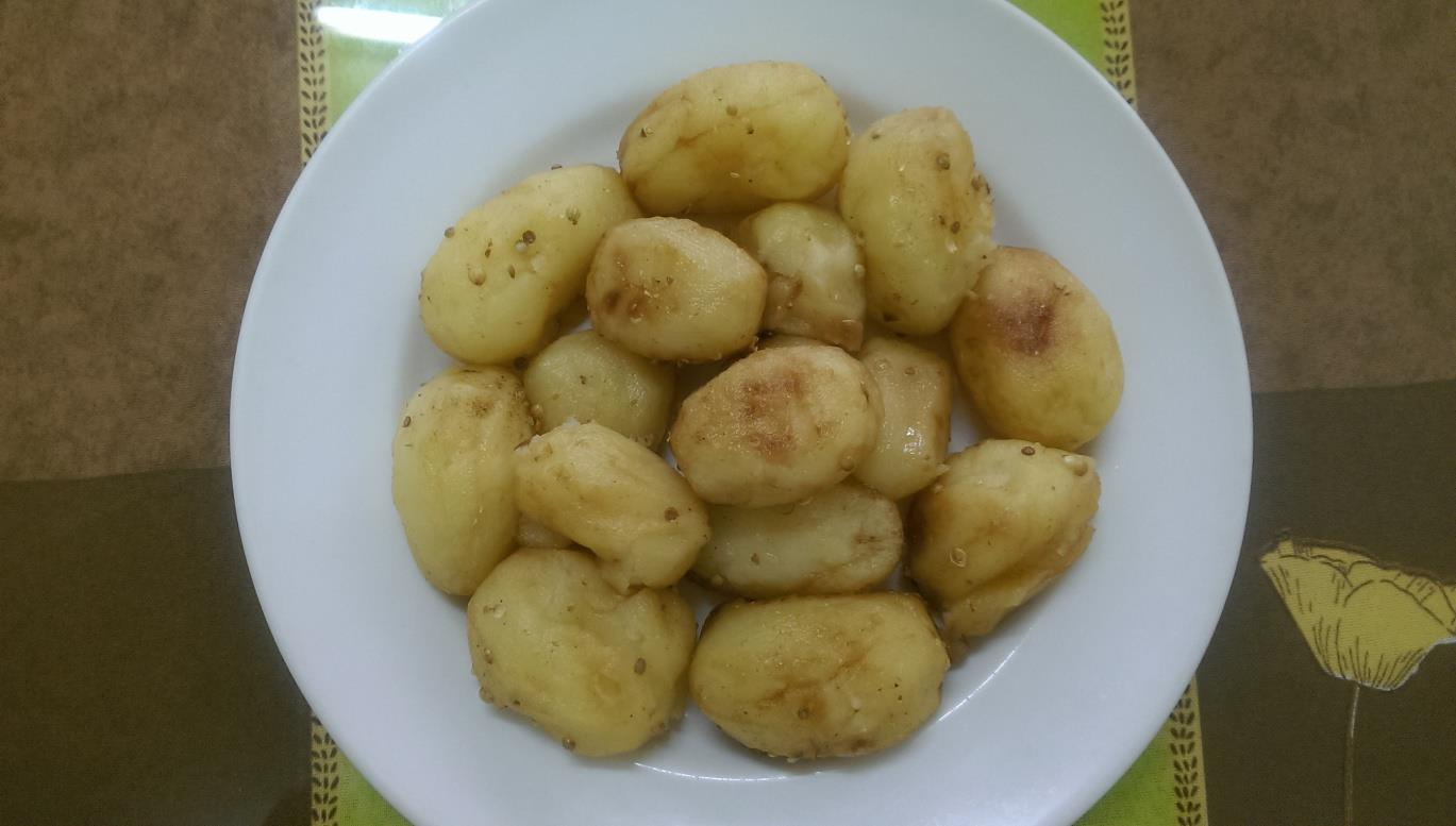POMMES DE TERRE SAUTÉES "ANTINACHTÉS" Ingrédients 1 kilo de petites pommes de terre huile, de tournesol ou de maïs, pour la friture jus d un citron sel 1 cuillère à soupe de graines de coriandre,