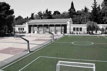 Πρόκειται τόσο για μεγάλα, υπερτοπικά σημεία της πόλης όπως ο λόφος του Λυκαβηττού όσο και για