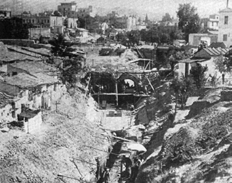 Κηφισό, όπου οδηγούνταν φυσικά, στο Φαληρικό όρμο και έγινε κατά την πρώτη δεκαετία του 20ου αιώνα.