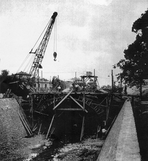 Η επιδημία του 1835 και του 1928 και η πλημμύρα του 1896, γνωστή ως νύχτα του Αγίου Φιλίππου, επιβεβαιώνουν τους φόβους για τους παραπάνω κινδύνους.