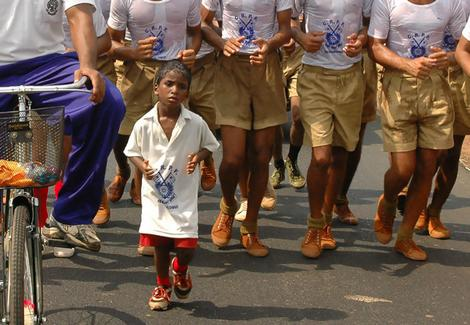 Buddha Singh 65 km (40 miles) in 7 hours Η Ποσότητα προπόνησης στα παιδιά είναι ίδια με τους ενήλικες; Σχόλιο:Αποτελεί το παράδειγμα τουπαιδιούπουέτρεχε μαραθώνιο στην Ινδία μοντέλο