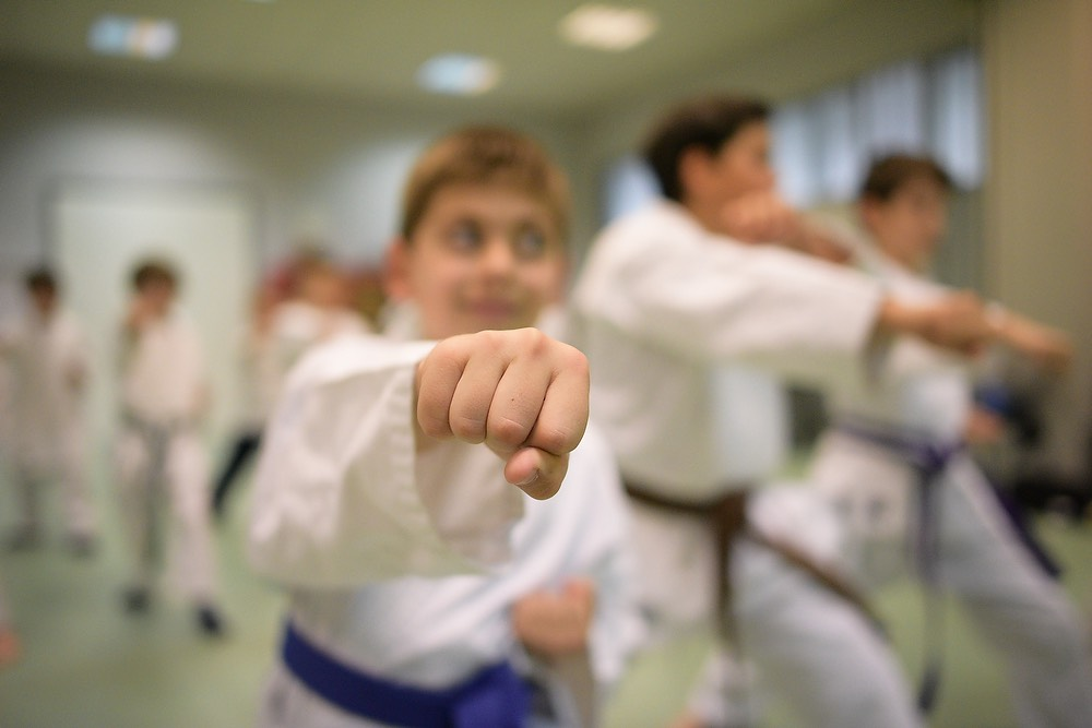 Karate Στο μάθημα του karate τα παιδιά διδάσκονται τεχνικές τόσο του παραδοσιακού όσο και του αγωνιστικού karate (αυτοάμυνα, ισορροπία, αυτοπεποίθηση, εξάσκηση σώματος & πνεύματος). Διδάσκων Χ.