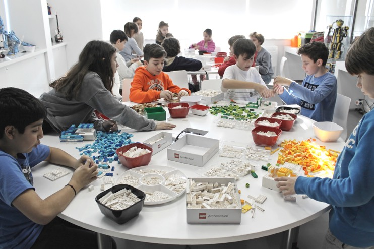 blast Architecture- Αρχιτεκτονική με Lego Το πρωτοποριακό πρόγραμμα blast Architecture βασίζεται στις αρχές της αρχιτεκτονικής σύνθεσης.