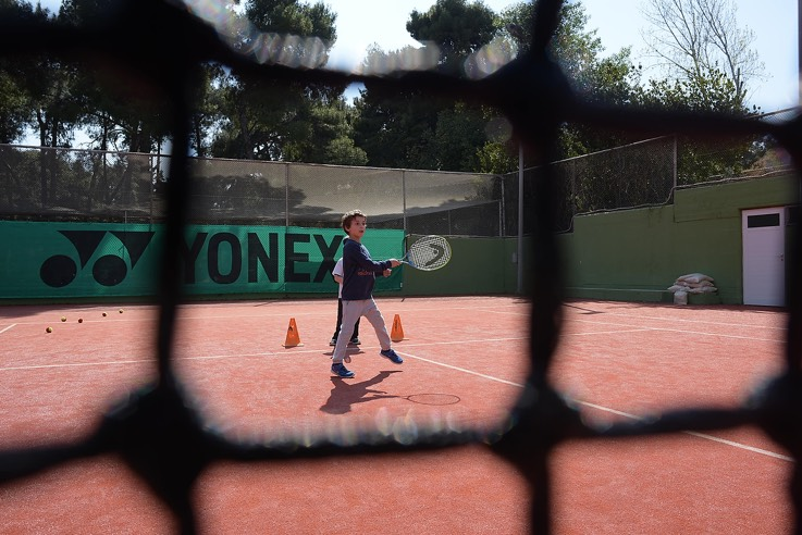 Tennis Οι γυμναστές/τριες του τμήματος Φυσικής Αγωγής του Σχολείου παρακολουθούν και επιβλέπουν την πρόοδο των μαθητών/τριών που συμμετέχουν στο συγκεκριμένο μάθημα.