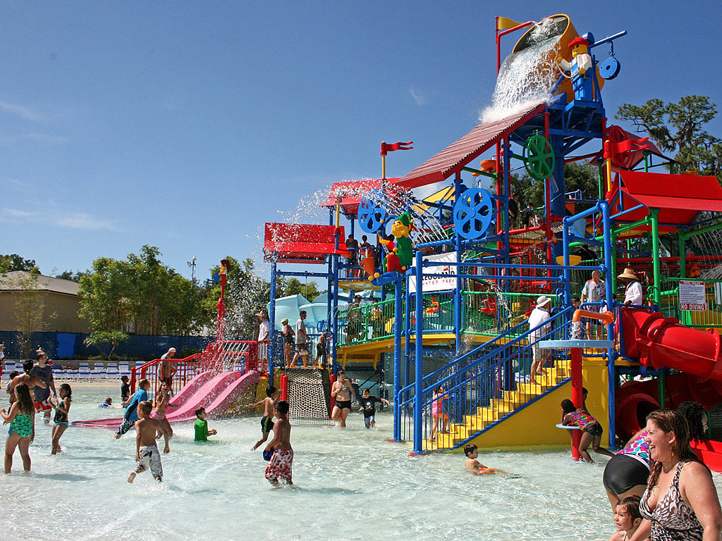 Φτιάξτε τη δική σας περιπέτεια στο Legoland Florida και να απολαύσετε την απίστευτη αξιοθέατα μόλις 45 λεπτά από το Ορλάντο. Ανακαλύψτε το καλύτερο πάρκο Legoland στον κόσμο.