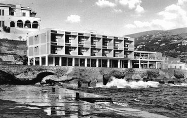 http://domesindex.com/buildings/katoikia-sthn-anabysso/ Οικία Λαναρά, Ανάβυσσος, Ν. Βαλσαμάκης Φωτογραφία: Δ.