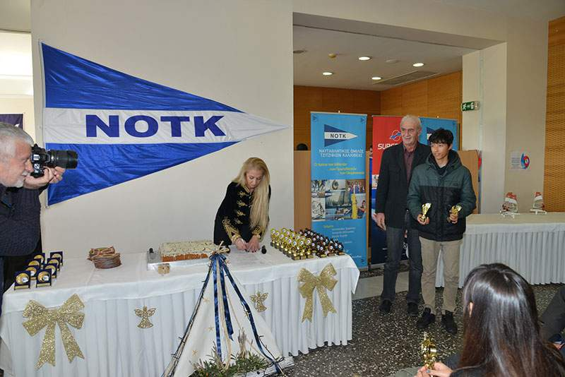Αγωνιστικού Αθλητισμού της ΓΓΑ Μάκης Τσολακίδης βραβεύει τους Τασσιό Δημήτρη και Αθανασόπουλο Τέλη για την 1 η θέση στο Παγκόσμιο