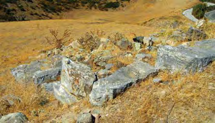 Θεοχάρης, στηριγμένος επίσης σε επιφανειακά ευρήματα και παρατηρήσεις του χώρου, προσδιόρισε αναλυτικότερα τις περιό- Κάστρο ερινού 4 The first information for Persoufli Magoula or as an