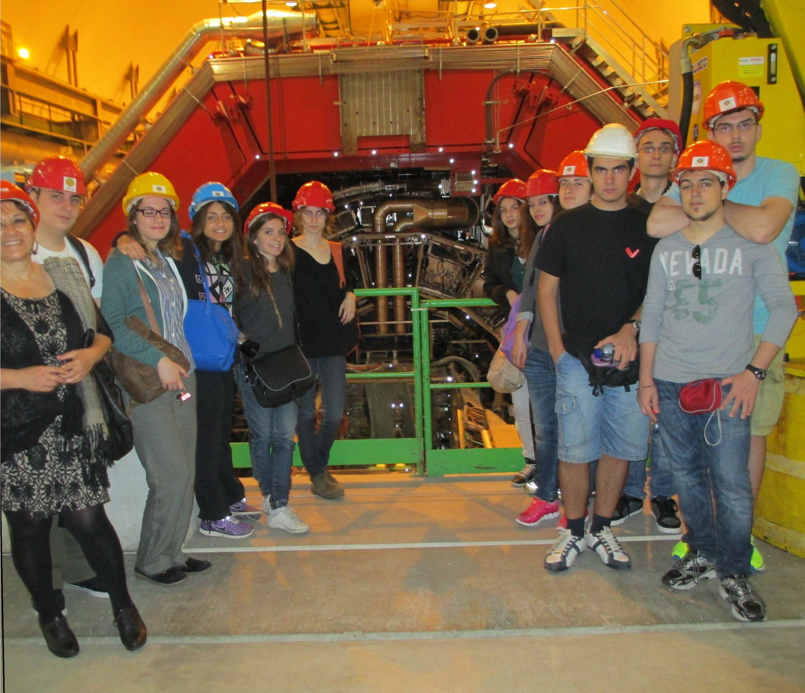 σωματιδίων και άλλων θεμάτων σύγχρονης φυσικής, πρόγραμμα που ολοκληρώθηκε με την τριήμερη επίσκεψη στο CERN τον Ιούνιο του 2013.