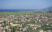 η νέα εξουσία διεκδικούσε αρµοδιότητες που δεν της ανήκαν, δηλαδή δικαιοδοσίες σε ζητήµατα τα οποία θεωρούσαν δική τους υπόθεση και δική τους υπόθεση θεωρούσαν ό,τι συνέβαινε στην Πελοπόννησο, τον