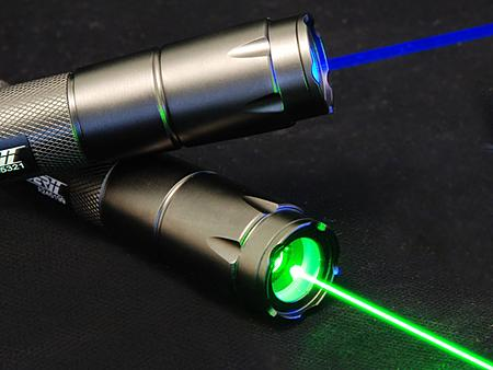 Έλλνηα «Laser»: Σχπνο: Πεξηγξαθή Σίηινο: Ση είλαη ην Laser; Κείκελν: Ο φξνο ιέηδεξ πξνέξρεηαη απφ ην αγγιηθφ αθξσλχκην Laser: Light Amplification by Stimulated Emission of Radiation πνπ απνδίδεηαη