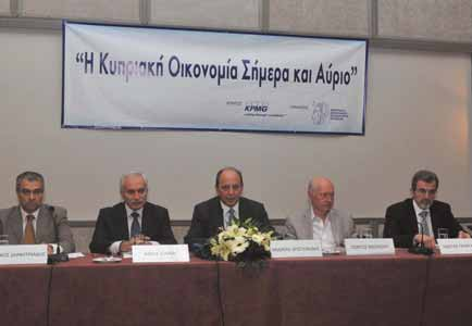 Στιγμιότυπα από τη εκδήλωση Επιτυχής η εκδήλωση του ΕΒΕΛ για την κυπριακή οικονομία Μ ε επιτυχία πραγματοποιήθηκε η εκδήλωση με θέμα «Η κυπριακή οικονομία σήμερα και αύριο» με ομιλητές τον Υπουργό