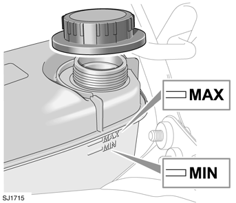 Έλεγχοι στάθμης υγρών Βεβαιωθείτε ότι η στάθμη του ψυκτικού υγρού διατηρείται μεταξύ των σημαδιών του δείκτη στάθμης, όπως φαίνεται στην εικόνα.