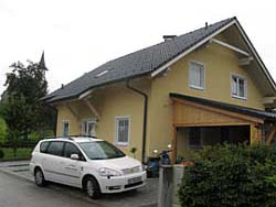 16 Κατοικία, Ohlsdorf, Αυστρία Θέρμανση & ζεστόνερόχρήσηςγιακατοικία(189m 2 ) Τεχνικά Στοιχεία Ειδικό θερμικό φορτίο κτιρίου: 42 W/m 2 Ετήσια παρεχόμενη θερμότητα: 11.
