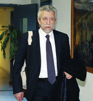 39 bw_39-39_inn 25/11/2015 11:03 ΜΜ Page 39 sporttime ΤΡΙΤΗ 24 ΝΟΕΜΒΡΙΟΥ 2015 ΠΟΔΟΣΦΑΙΡΟ SPORTS 39 Μπορεί να το κάνει και αυτό; Ο Ολυμπιακός θα επιχειρήσει να κοιτάξει στα μάτια την Μπάγερν, μέσα στο