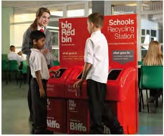 Χαρακτηριστικό παράδειγµα προγράµµατος ανακύκλωσης συσκευασιών αποτελεί το πρόγραµµα «Big Red Bin», που πραγµατοποιείται στην Μεγάλη Βρεττανία από την Biffa και αφορά την