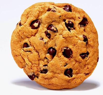 Cookies Ένα cookie είναι μια μεταβλητή την τιμή της οποίας μπορεί να αποθηκεύσει μια ιστοσελίδα στον υπολογιστή ενός επισκέπτη της, ώστε να την ανακτήσει από εκεί όταν ο χρήστης την ξαναεπισκεφτεί