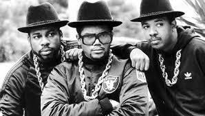 Run-DMC Οι Run-DMC είναι μια αμερικανική χιπ χοπ ομάδα από το Κουίνς, της Νέας Υόρκης, που ιδρύθηκε το 1981 από τον Joseph Simmons, Ντάριλ McDaniels, και τον Μάστερ Τζέι.