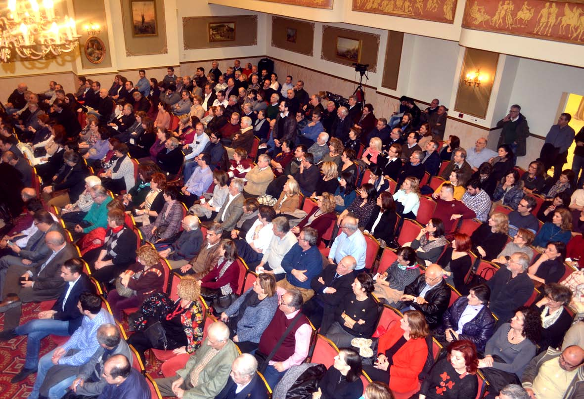 Πλήθος φαρμακοποιών παρακολούθησε από κοντά την εκδήλωση και ενημερώθηκε για τις αλλαγές που φέρνει η νέα νομοθεσία, ενώ μεγάλη ήταν και η συμμετοχή των εξ αποστάσεως θεατών.