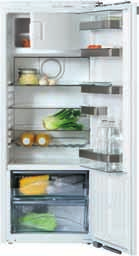 zásuvky PerfectFresh Výškovo prestaviteľné odkladacie plochy/ deliteľné Držiak na fľaše z pochrómovaného kovu Zóna PerfectFresh Plnovýsuvné zásuvky s funkciou SelfClose Vybavenie vnútornej strany