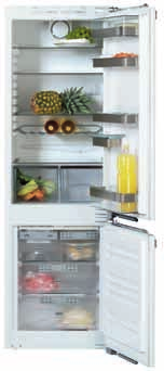 PerfectFresh Plnovýsuvné zásuvky s funkciou SelfClose Vybavenie vnútornej strany dvierok Odkladacie police vhodné do umývačky riadu Priehradka na maslo/ syry (samozatváracia) Univerzálny box Výškovo