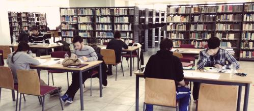 Πρόγραμμα Σπουδών ακαδημαϊκού έτους 2014-2015 Απαιτούμενα για τη λήψη Πτυχίου - Δηλώσεις Μαθημάτων Στους εισακτέους του Ακαδημαϊκού Έτους 2014-2015 για τη λήψη πτυχίου απαιτούνται 40 μαθήματα και 1