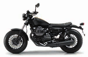 V9 BOBBER ΔΙΑΘΕΣΙΜΑ ΧΡΩΜΑΤΑ Η MOTO GUZZI ΕΝΣΑΡΚΩΝΕΙ ΤΟ ΘΡΥΛΙΚΟ ΣΤΥΛ BOBBER, ΑΠΟΛΥΤΟ ΚΑΙ ΕΠΙΘΕΤΙΚΟ: H ΕΠΙΧΡΩΜΙΩΣΗ ΑΦΗΝΕΙ ΧΩΡΟ ΓΙΑ MAT TONΟΥΣ, H ΜΙΚΡΟTEΡΗ ΣΕΛΑ