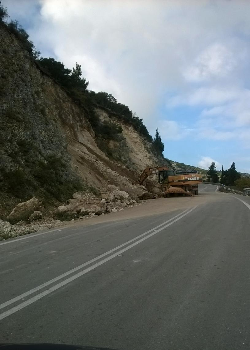 επί βραχωδών πρανών