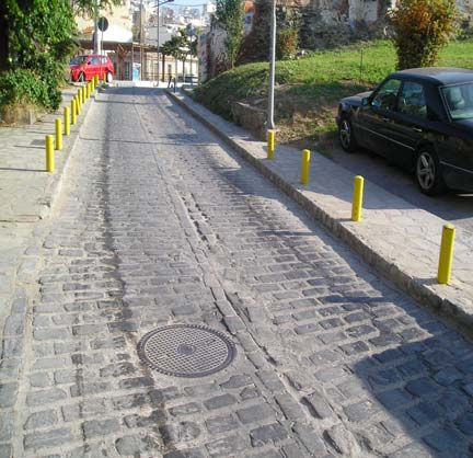 και η χρήση φυσικών ή τεχνητών κυβόλιθων (παβέ).